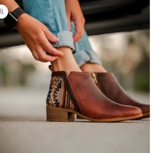 Inkkas - brown leather booties Size 9